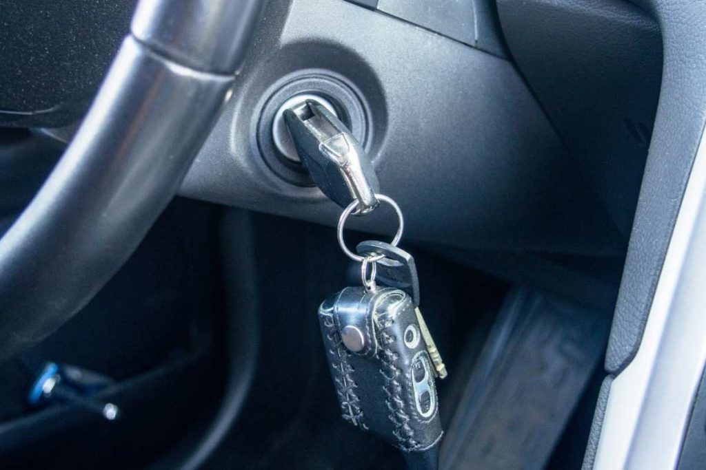 Niño encerrado adentro de casa o del auto: cómo actuar con urgencia