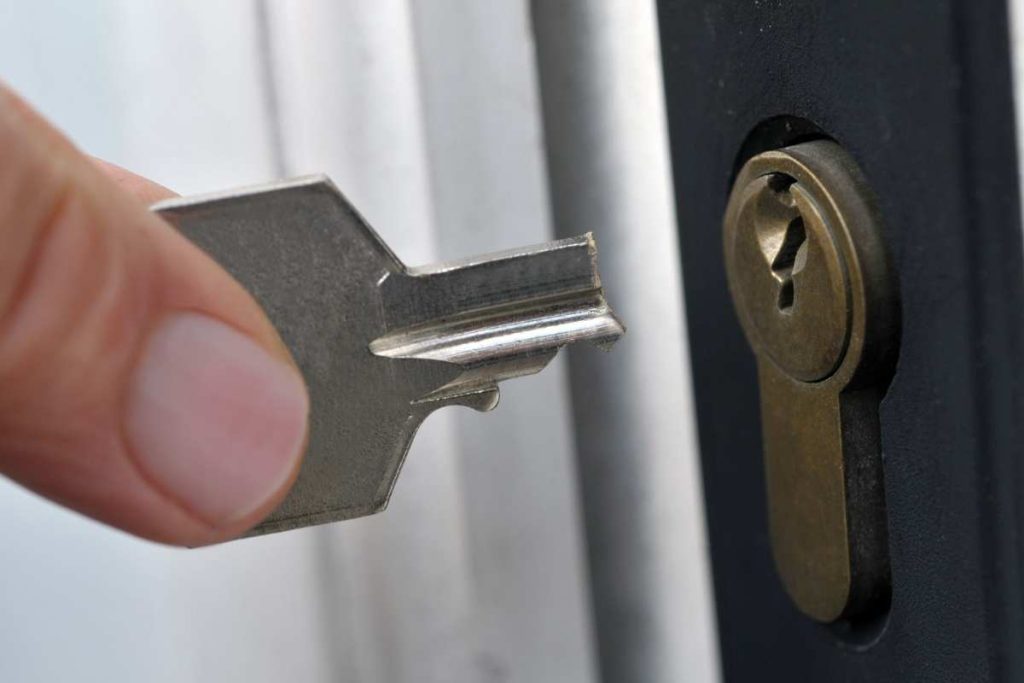 Se me rompió la llave dentro de la cerradura: qué hacer y qué no hacer